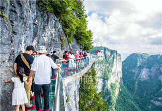各地的旅游景點,玻璃棧道到底安全嗎？