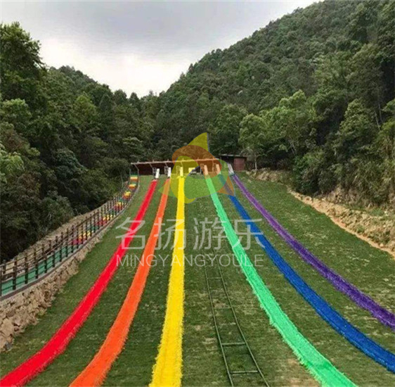 七彩滑道的搭建流程是怎樣的呢？
