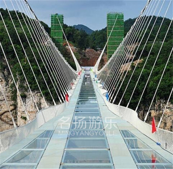 玻璃吊橋的施工步驟是什么？