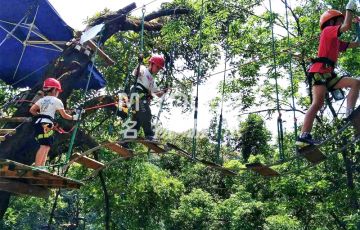 如何選擇叢林穿越游樂設備安裝廠家：關(guān)鍵因素與考量